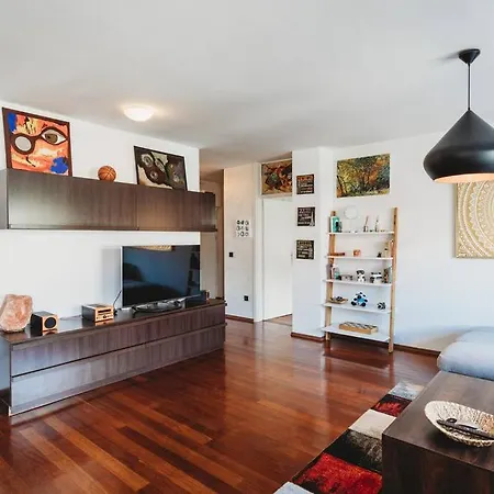 Apartamento Cozy Nest In Quiet Neighbourhood, Free Parking *