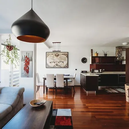 Cozy Nest In Quiet Neighbourhood, Free Parking *