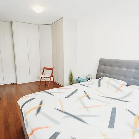 Daire Cozy Nest In Quiet Neighbourhood, Free Parking