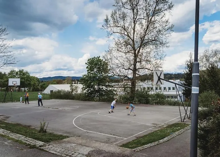 Cozy Nest In Quiet Neighbourhood, Free Parking