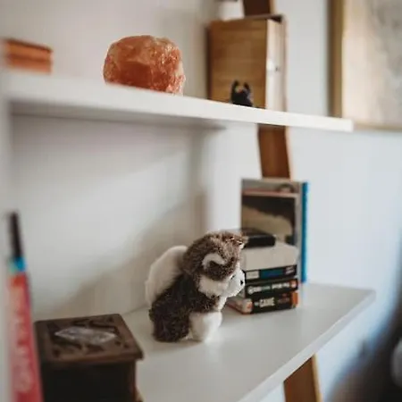 Cozy Nest In Quiet Neighbourhood, Free Parking