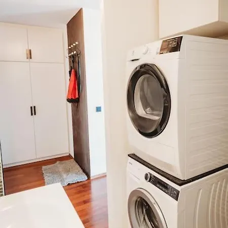 Cozy Nest In Quiet Neighbourhood, Free Parking 아파트 *