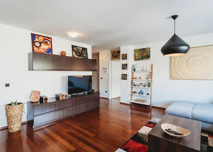 Daire Cozy Nest In Quiet Neighbourhood, Free Parking *