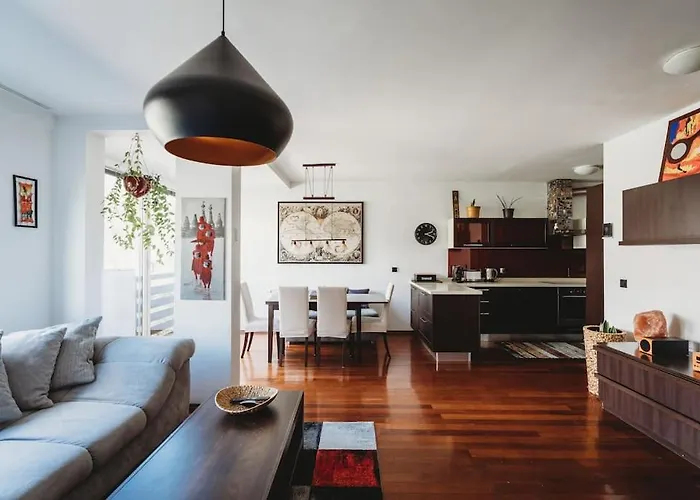 Cozy Nest In Quiet Neighbourhood, Free Parking *